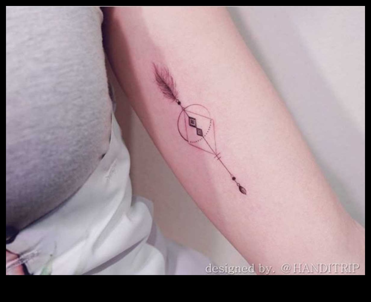 Micro Magic Arta tatuajelor minuscule minimaliste 2 Micro Magic: Descoperiți arta din spatele tatuajelor minimaliste minuscule