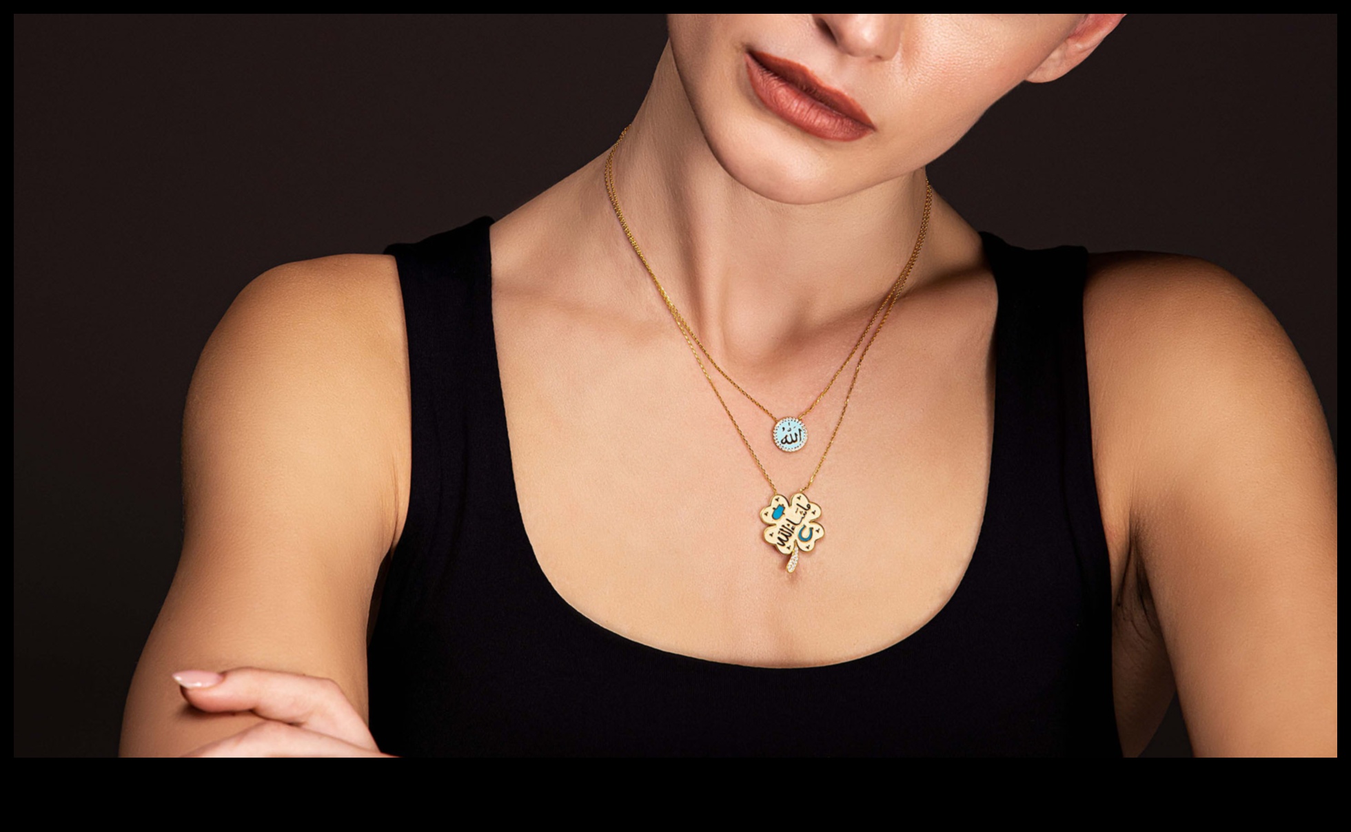 Simplitate șic, ridică-ți aspectul cu farmece minimaliste O abordare modernă a eleganței atemporale 3 Simplitate șic: ridică-ți aspectul cu farmece minimaliste