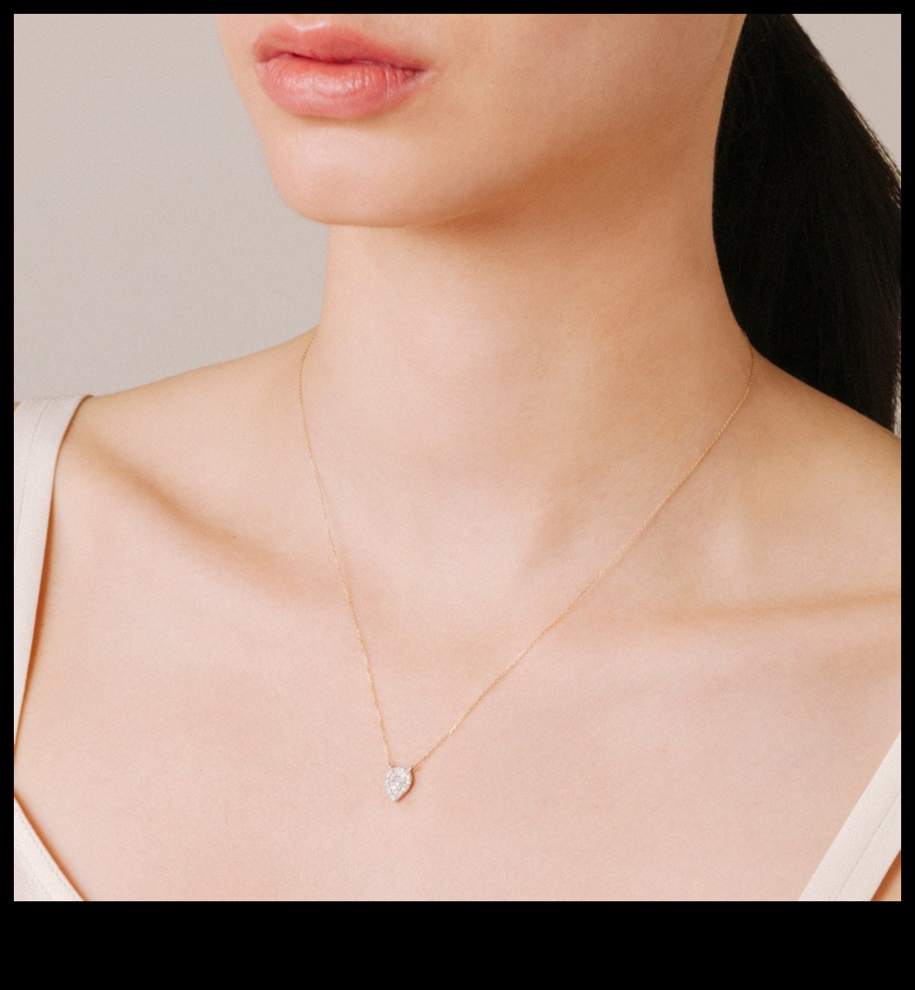 Eleganță moștenire: transmiteți frumusețea atemporală a colierelor noastre