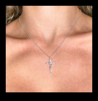 Înflorire feminină: înfrumusețați-vă gâtul cu colierele noastre delicate și orbitoare