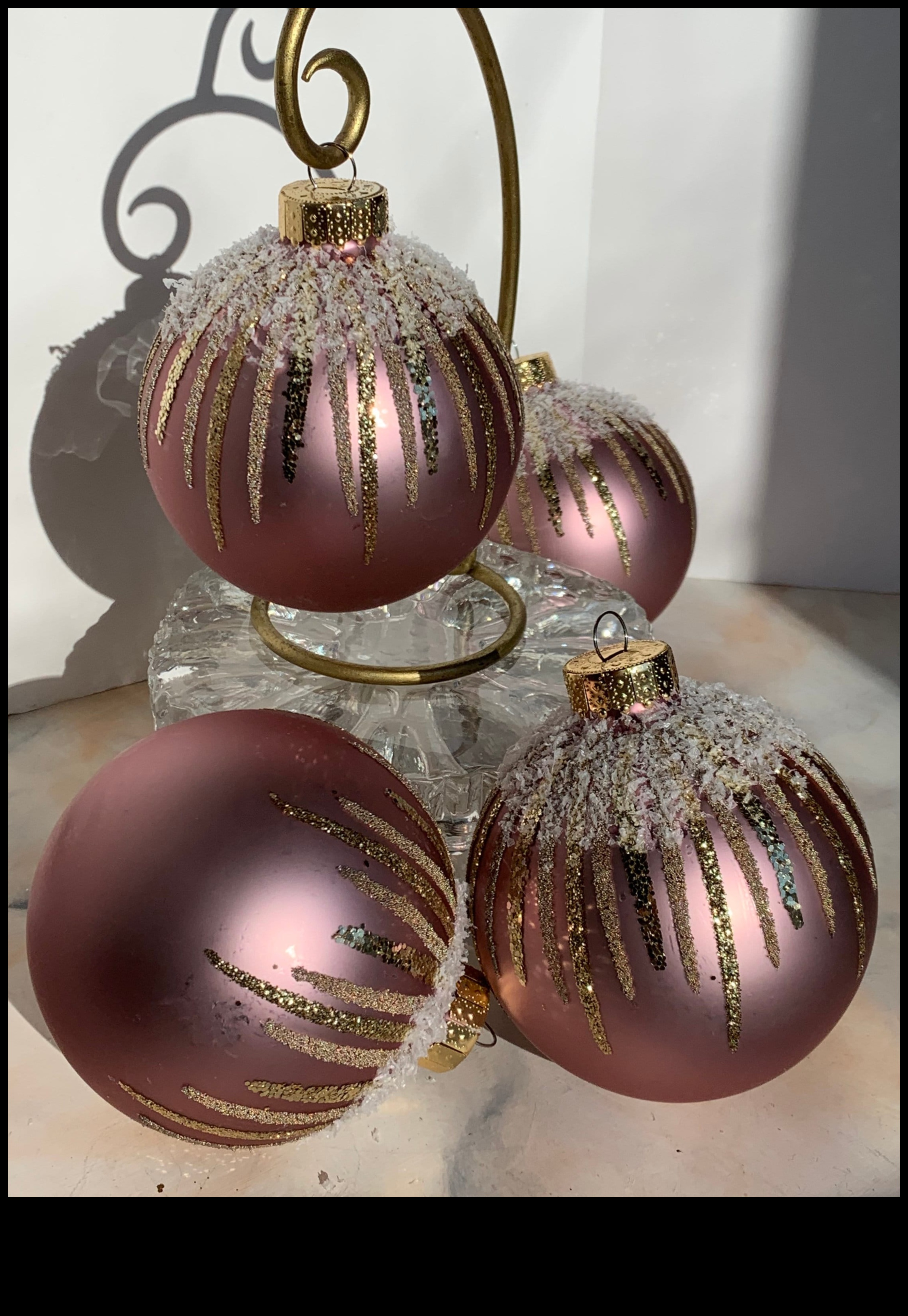 Ornamente opulente: împodobește-ți gleznele cu farmece ornamentate