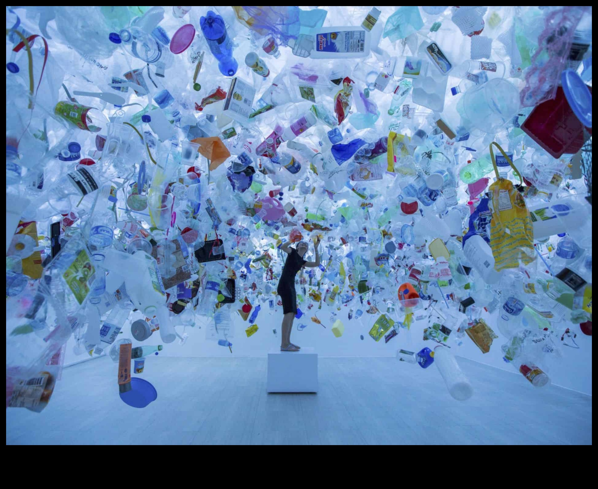 Perspective post-consumator: artă din materiale reciclate și găsite