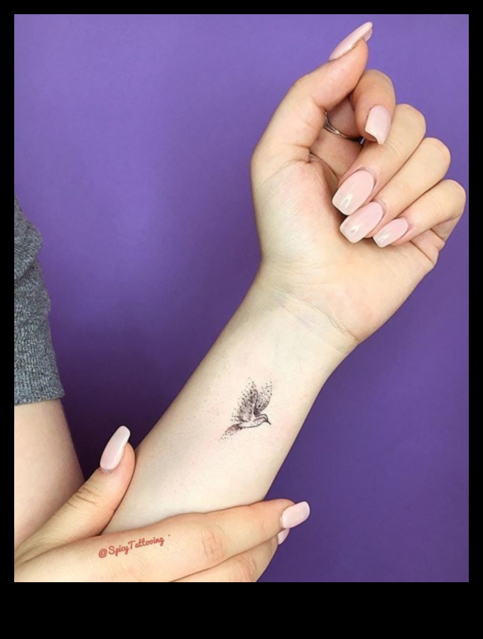 Ink Elegance 30 de tatuaje simple și șic la încheietura mâinii pentru a vă inspira următorul design 5 Ink Elegance: inspirații simple și șic pentru tatuaje la încheietura mâinii