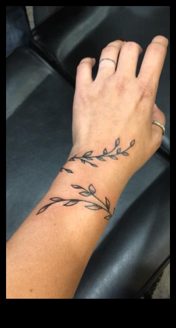 Ink Elegance 30 de tatuaje simple și șic la încheietura mâinii pentru a vă inspira următorul design 3 Ink Elegance: inspirații simple și șic pentru tatuaje la încheietura mâinii