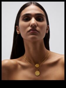 Eleganță moștenire: transmiteți frumusețea atemporală a colierelor noastre