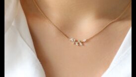 Coliere delicate de înflorire feminină catre a vă înfrumuseța gâtul 5 Înflorire feminină: înfrumusețați-vă gâtul cu colierele noastre delicate și orbitoare