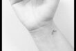 Ink Elegance: inspirații simple și șic pentru tatuaje la încheietura mâinii