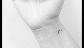 Ink Elegance: inspirații simple și șic pentru tatuaje la încheietura mâinii