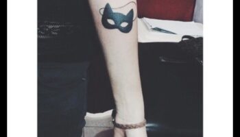 Micro Magic: Descoperiți arta din spatele tatuajelor minimaliste minuscule