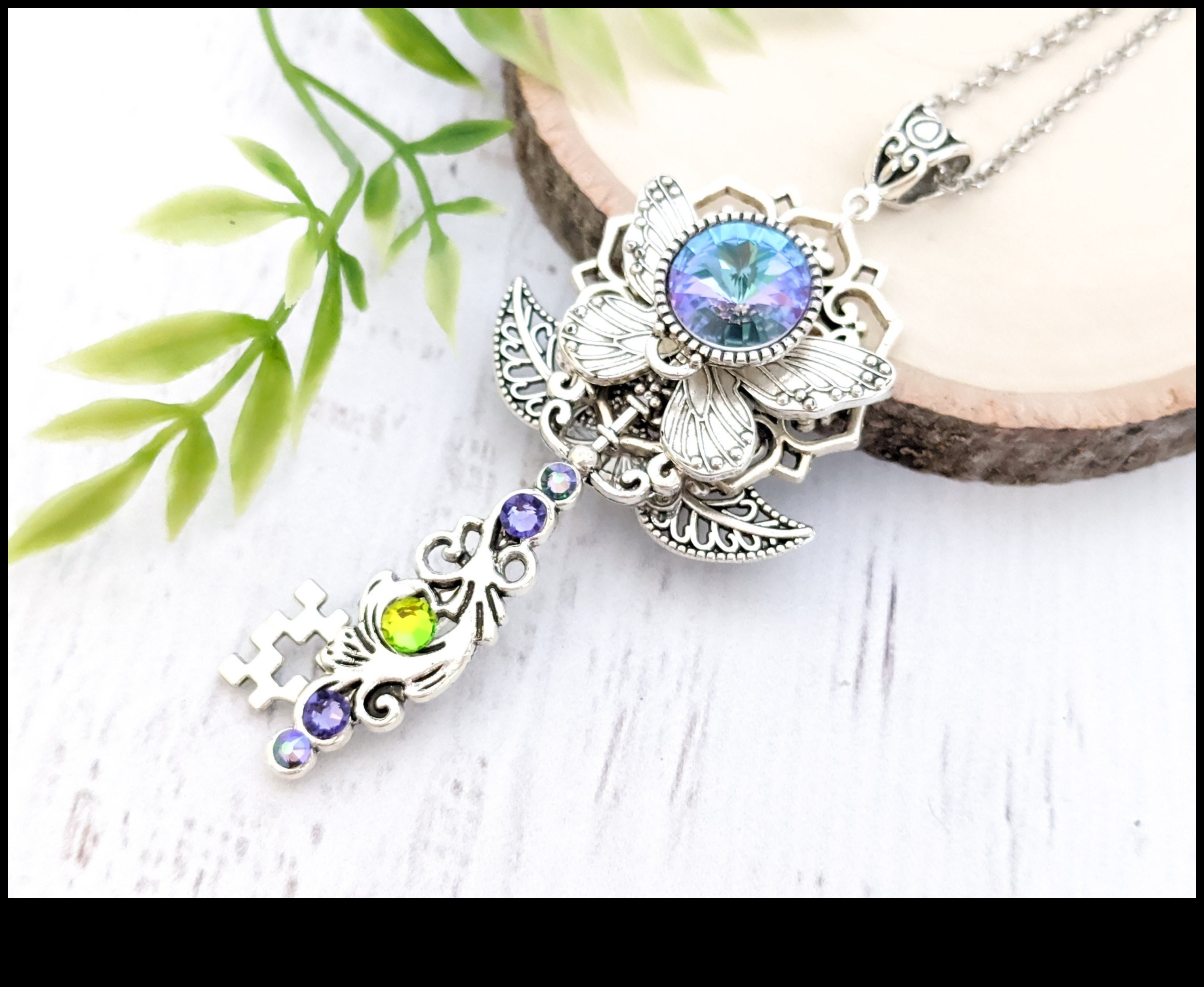 Minuni capricioase Descoperă magia colecției noastre de colier inspirate de capricioase 1 Minuni capricioase: Descoperă magia în colecția noastră de coliere inspirate de capricioase